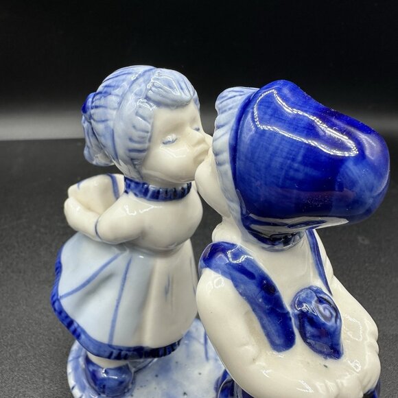 Vintage Delft Blue Kissing Dutch Couple Figurine 4.5" Holland Pottery - Picture 11 of 12